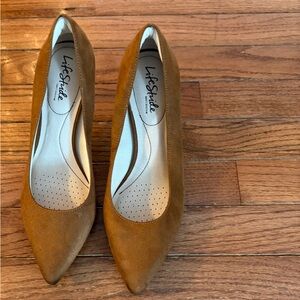 Life Stride Women's Brown Pointed Flats